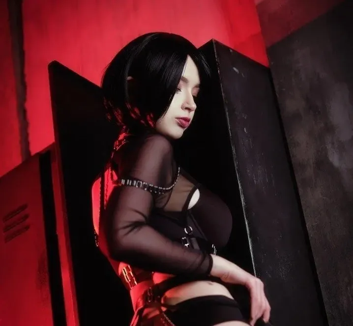 A sexy cosplay of Ada Wong from Resident Evil 2 - photo №57678