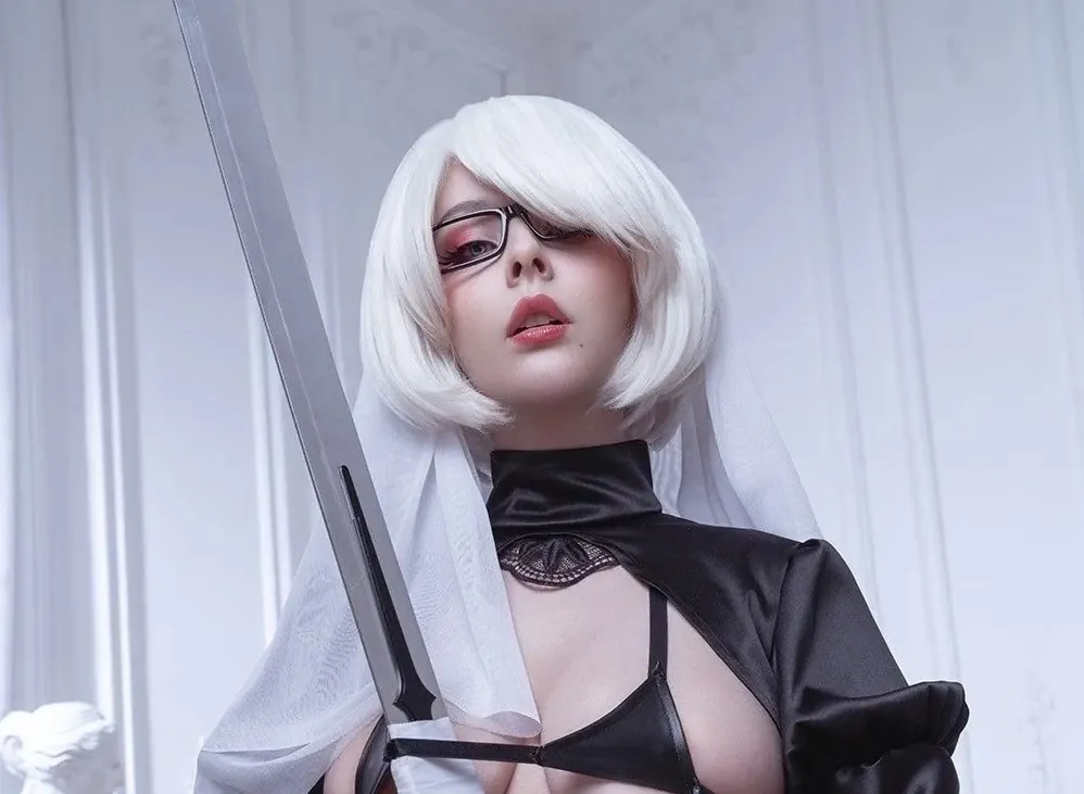 2B in an erotic cosplayer outfit: a sexy Helly Valentine look - photo №56315