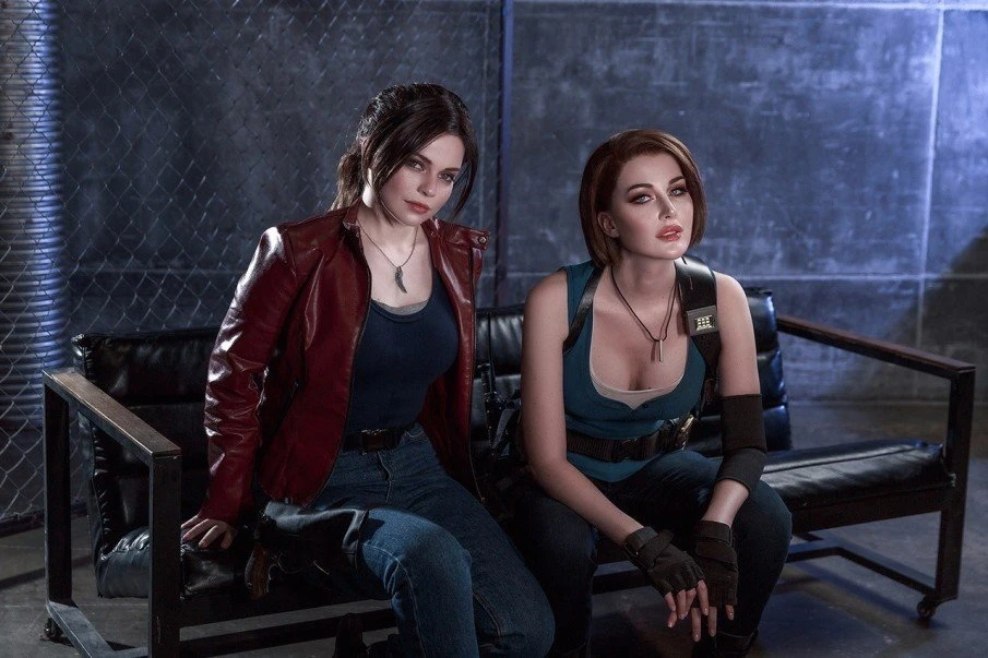 Hot Cosplay Jill Valentine & Claire Redfield: Sexy Looks From Torie, Ashenreina Resident Evil
