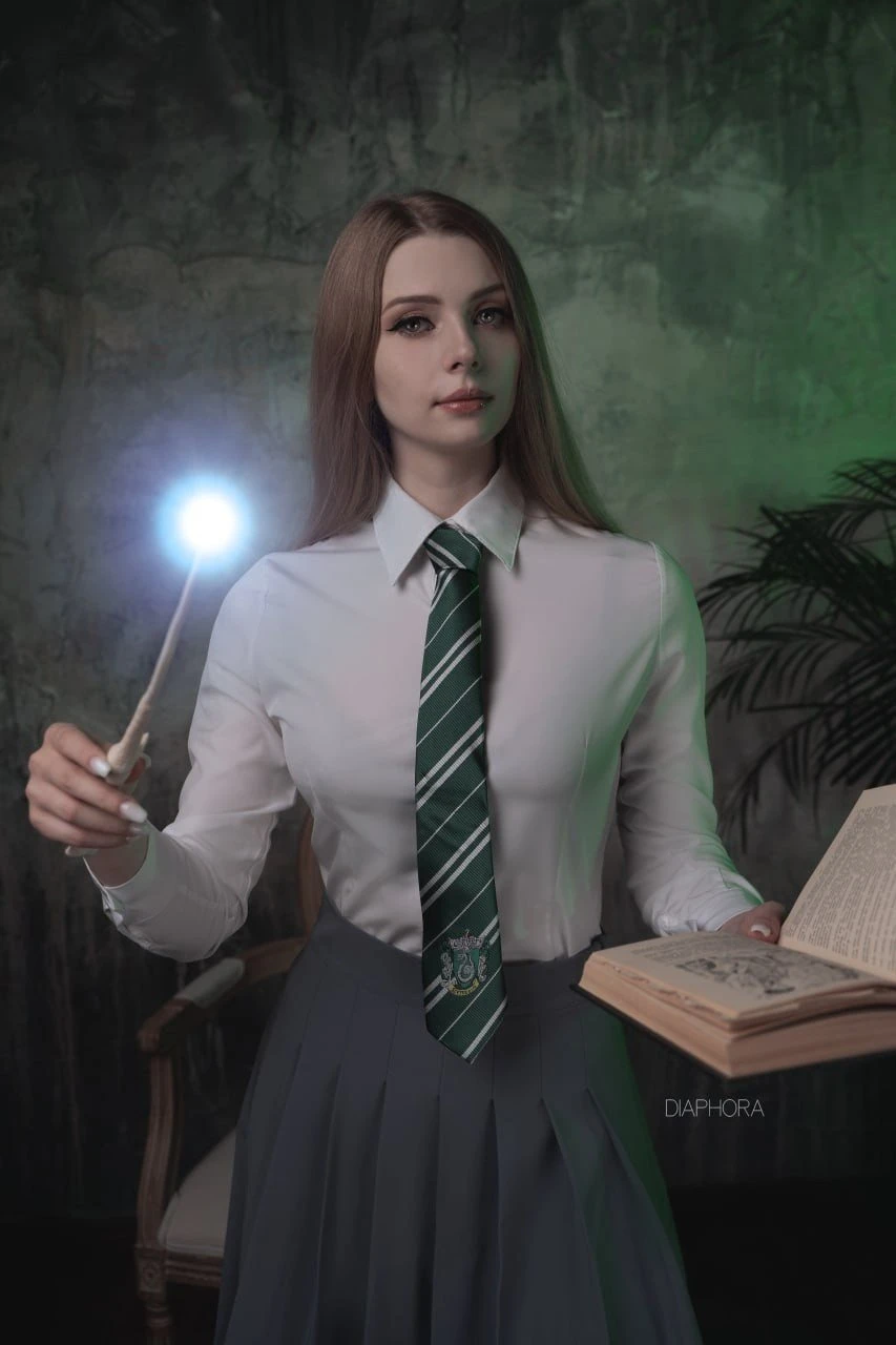 Slytherin student from Hogwarts Legacy stripped down to her underwear (sexy cosplHogwarts Legacy #1