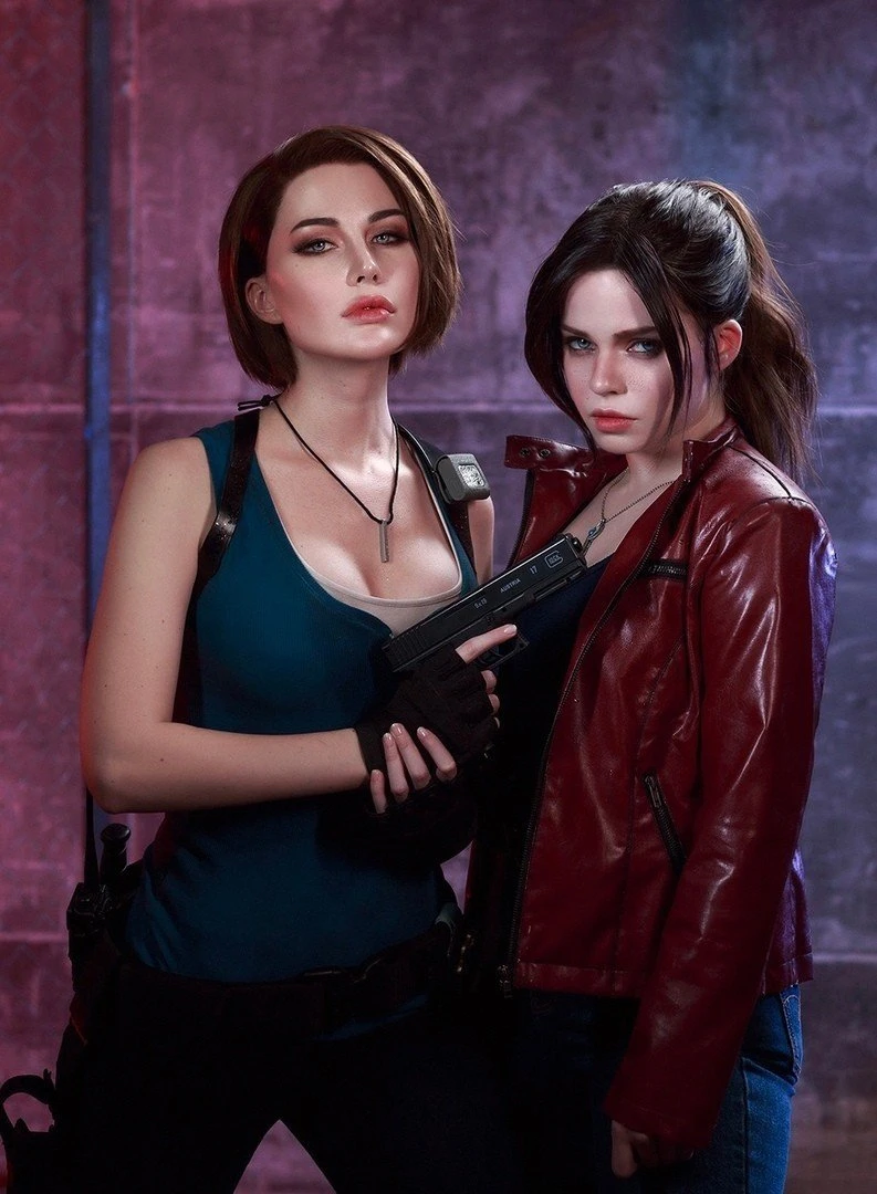 Hot cosplay Jill Valentine and Claire Redfield: sexy images from torie, ashenReina Resident Evil #0