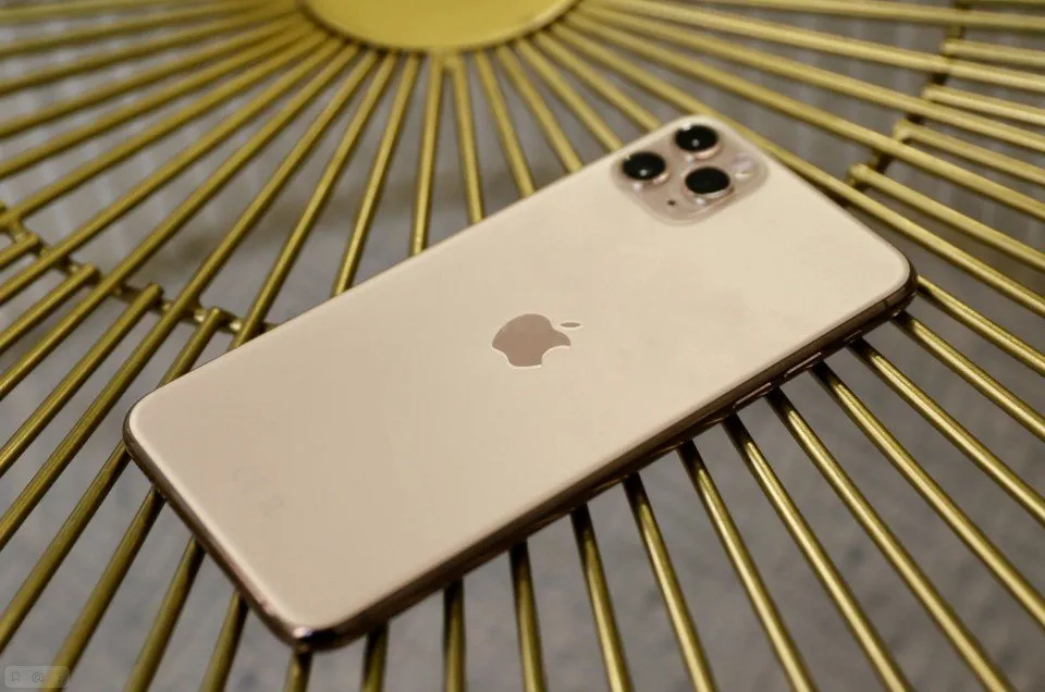 The iPhone 11 Pro Max has fallen in price in Russia - photo №71722