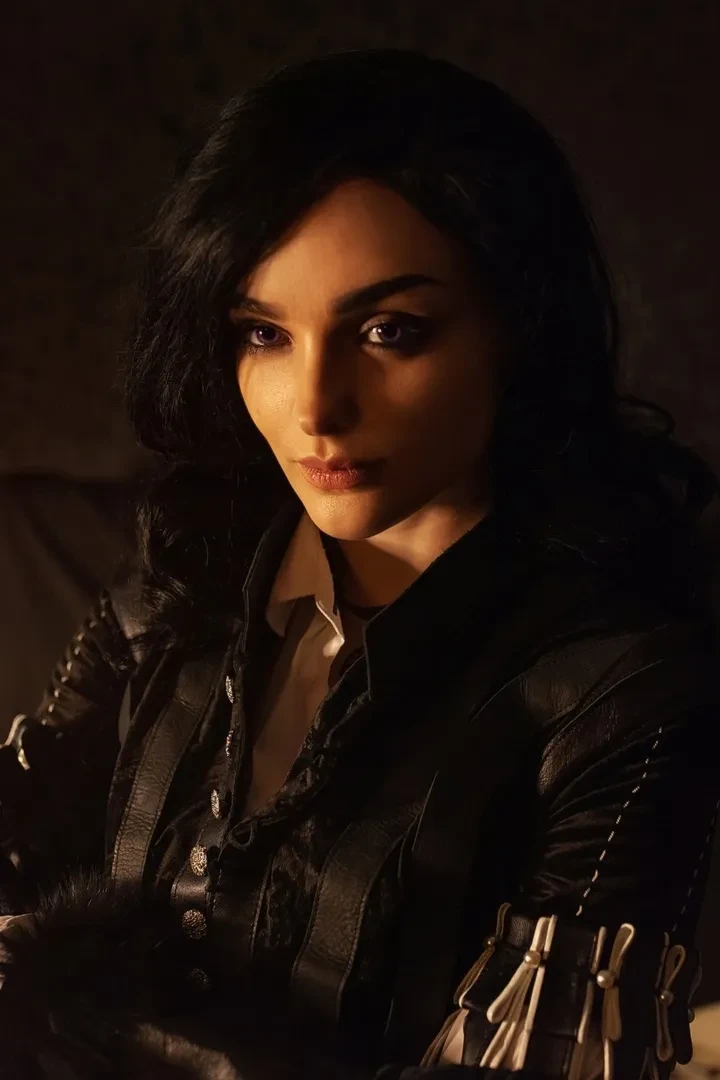 Yennefer cosplay: Sofia KATSSBY Letiago embodies the sensual sorceress with finesse #0