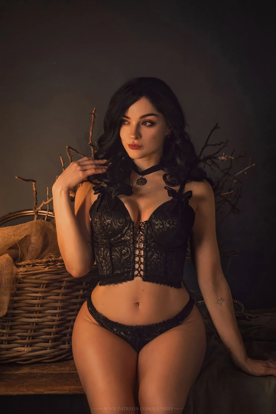 Yennefer cosplay: Sofia KATSSBY Letiago embodies the sensual sorceress with finesse #2