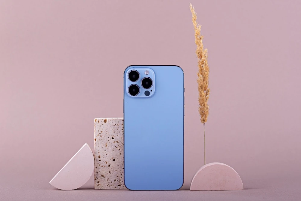 Титан и стиль: лучшие чехлы, которые подчеркнут новый дизайн iPhone 16 Pro Max, а не скроют его &rarr; photo 32